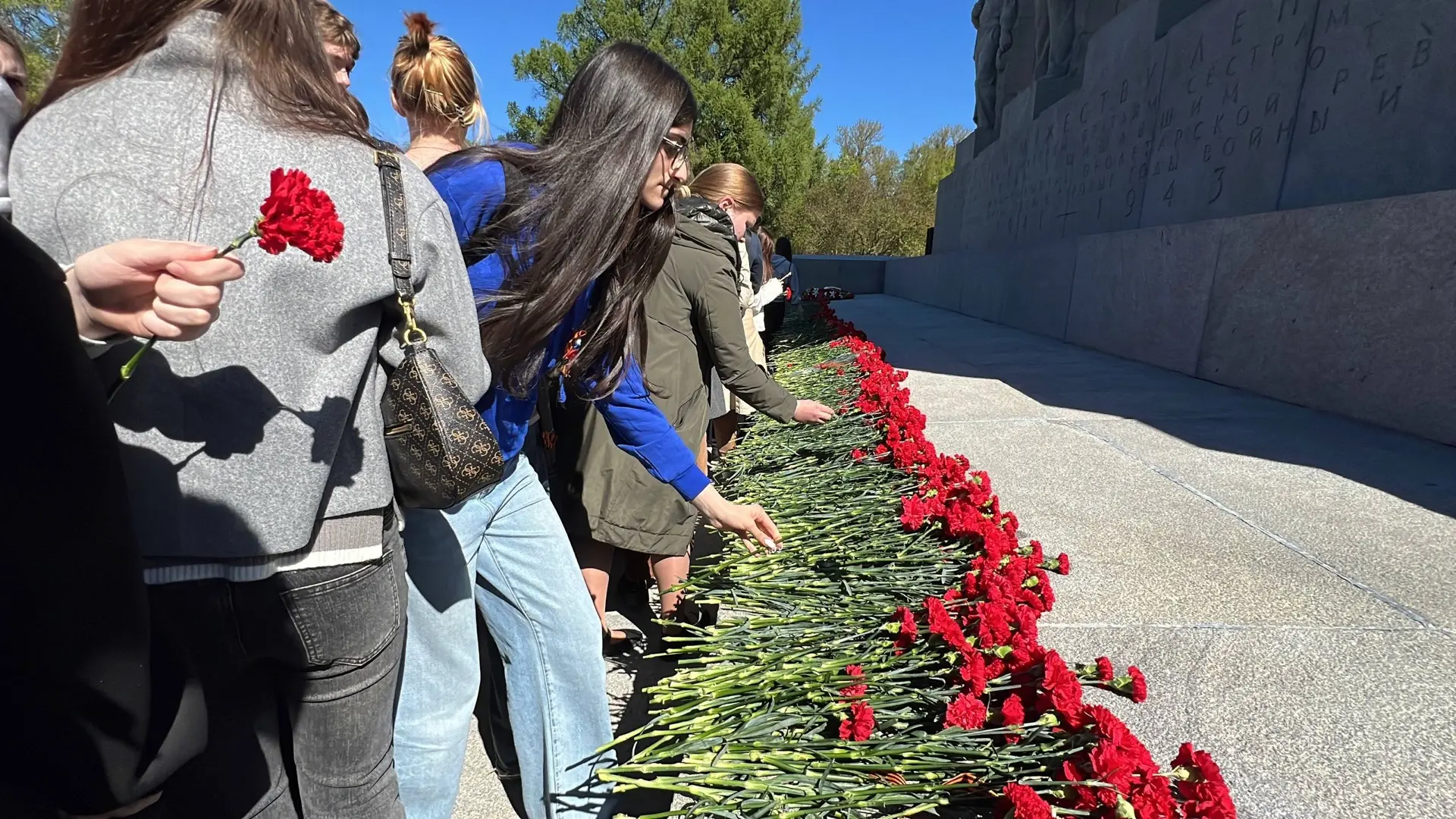 🌹 8 мая на Серафимовском кладбище прошла торжественно-траурная церемония возложения цветов, посвящён