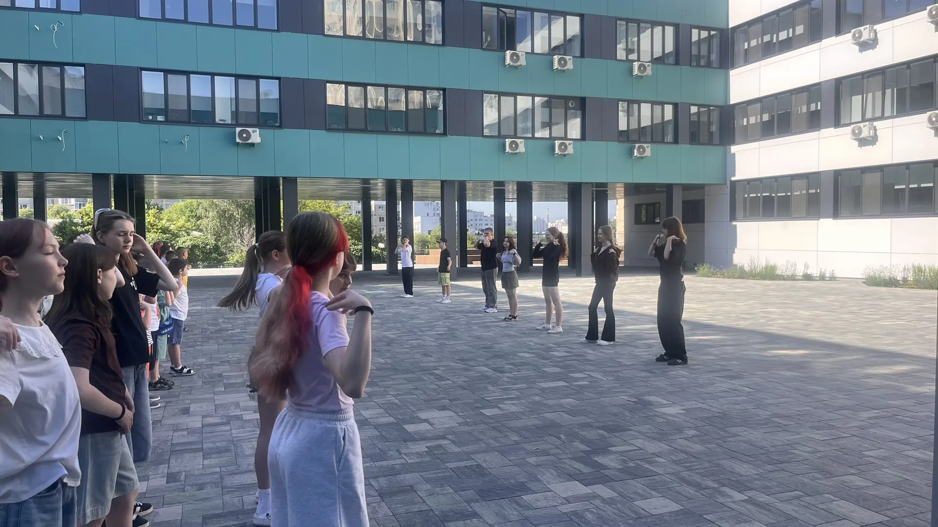 Сегодня в нашем лагере было по-настоящему жарко от событий! ☀️

К нам в гости приезжала Галерея фото