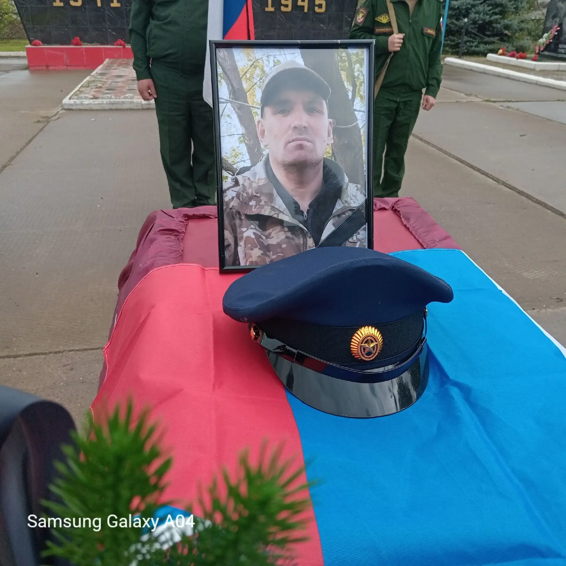 Сегодня в Малмыжском районе простились с участником СВО Алтояковым Николаем Ивановичем....
