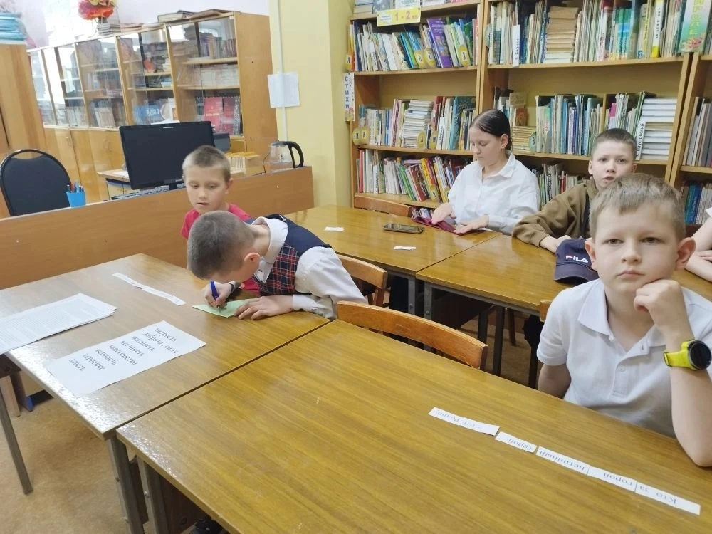 Уроки прошлого для будущего: связь поколений в клубе «Дети героев»  07.05.2026  в  клубе прошел особ