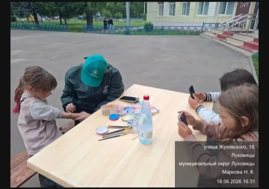 18 июня сотрудники ДК пос. Астапово провели для ребят г. Луховицы мастер - класс "Аквагрим". 
Дети у