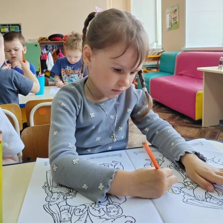 📚Младшая группа "Пчелки" продолжает увлекательные занятия по социокультурным истокам в...