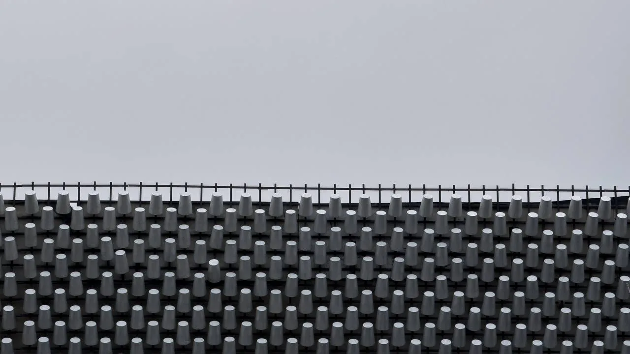 FACADE | SEASONS | FLACON | 2026