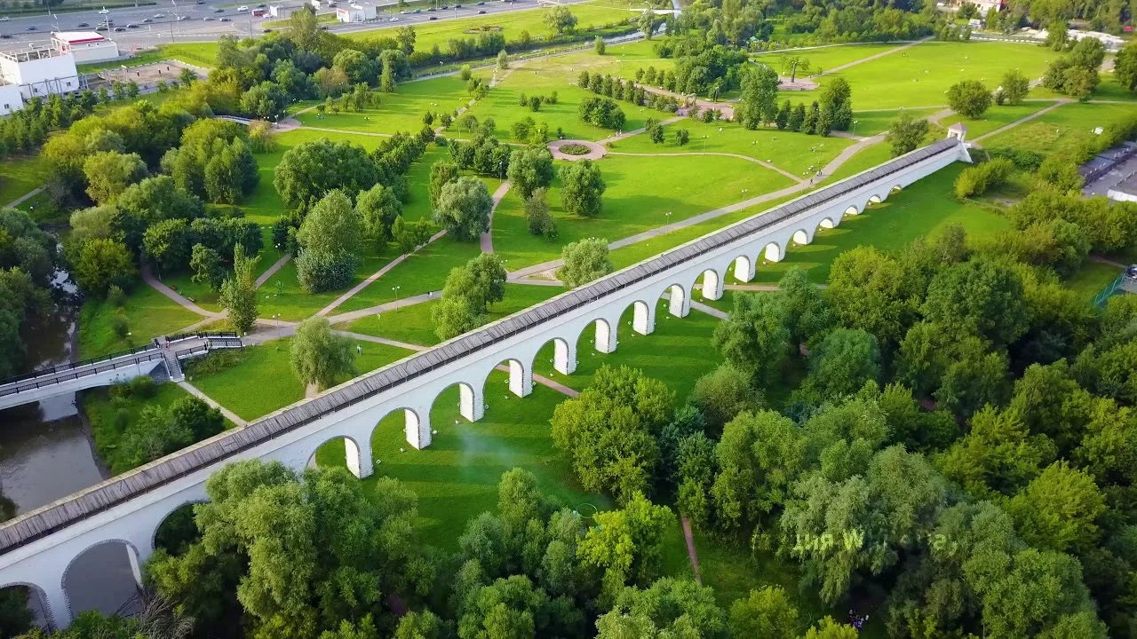 🏛 Необычная Москва: семейная прогулка к Ростокинскому акведуку

Не все знают, что в Москве сохранил