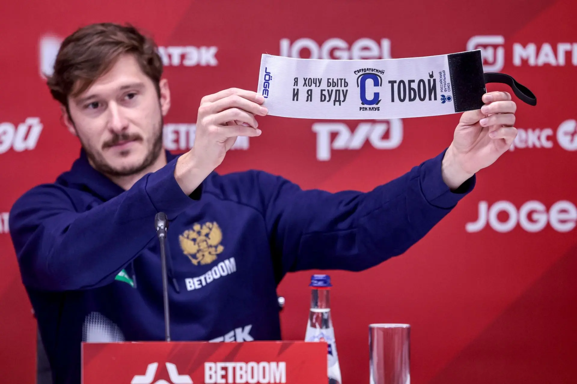 Капитанская повязка сборной России на матче с Намибией посвящена уральскому року