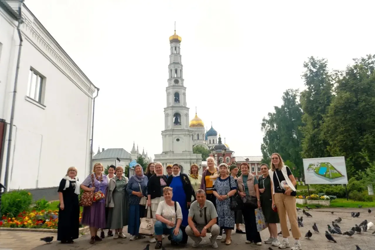 🕊️ Старинные храмы, лебеди на пруду, монастырская выпечка — всё это ждёт вас на экскур...