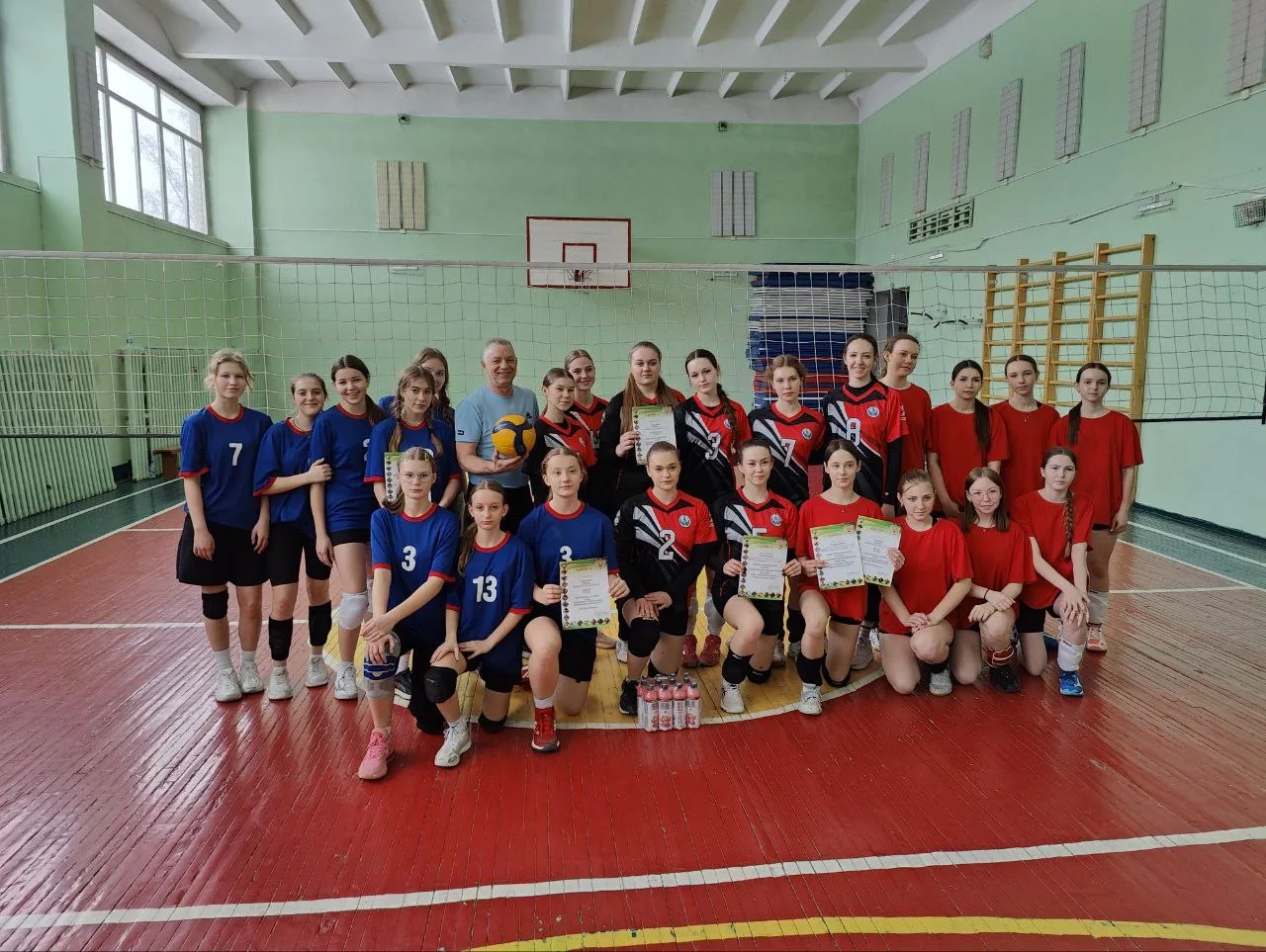 🔥 ЧЕМПИОНКИ! НЕПОБЕДИМЫЕ! 🔥  Наша команда по волейболу — лучшая в городе! 🏐👏 Девчонки долго шли к эт