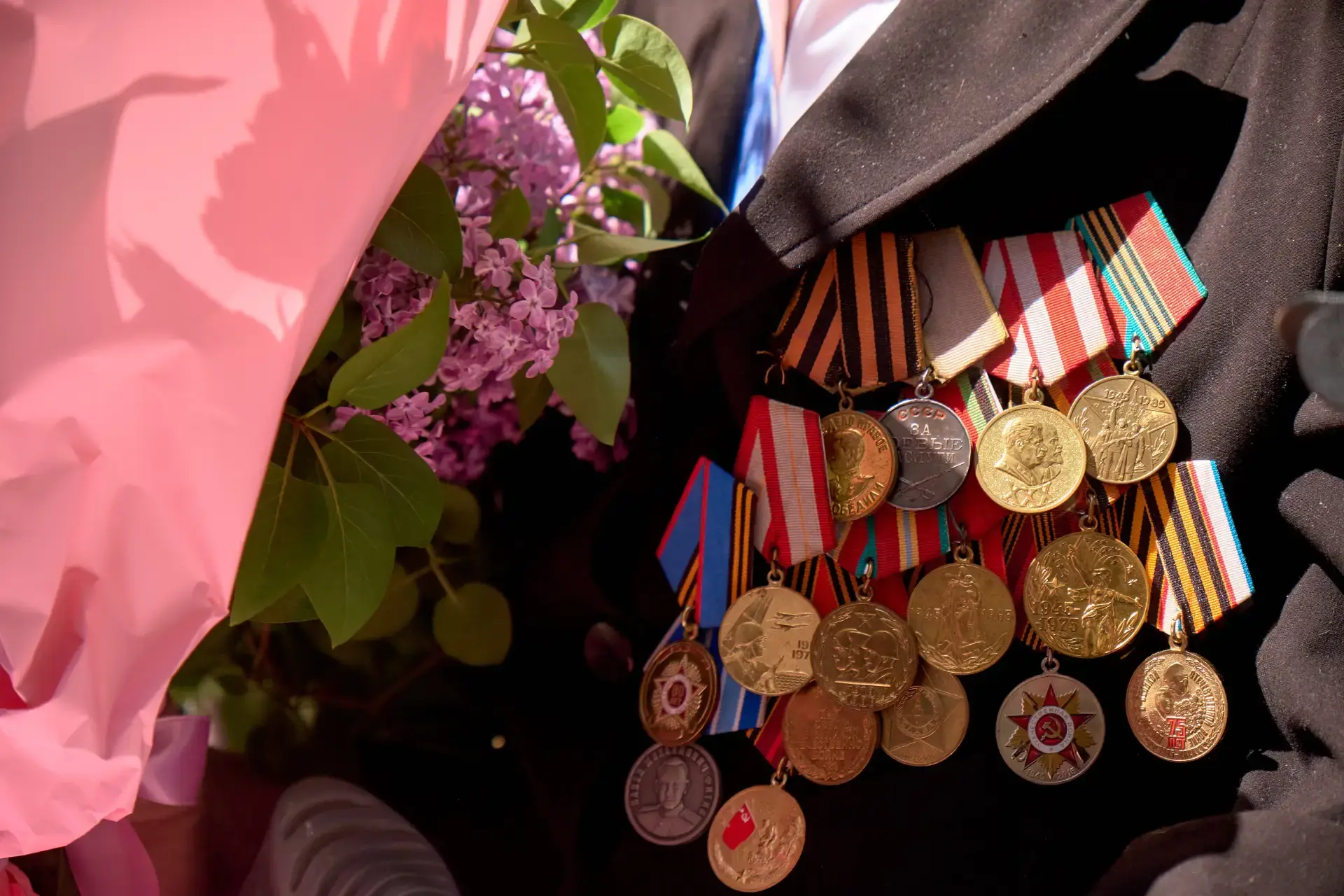 ❤️🎖️🌷ГОВОРИМ СПАСИБО ВЕТЕРАНАМ!  💖🎖️Наши дети участвовали в поздравлении с Великой Победой ветерана 