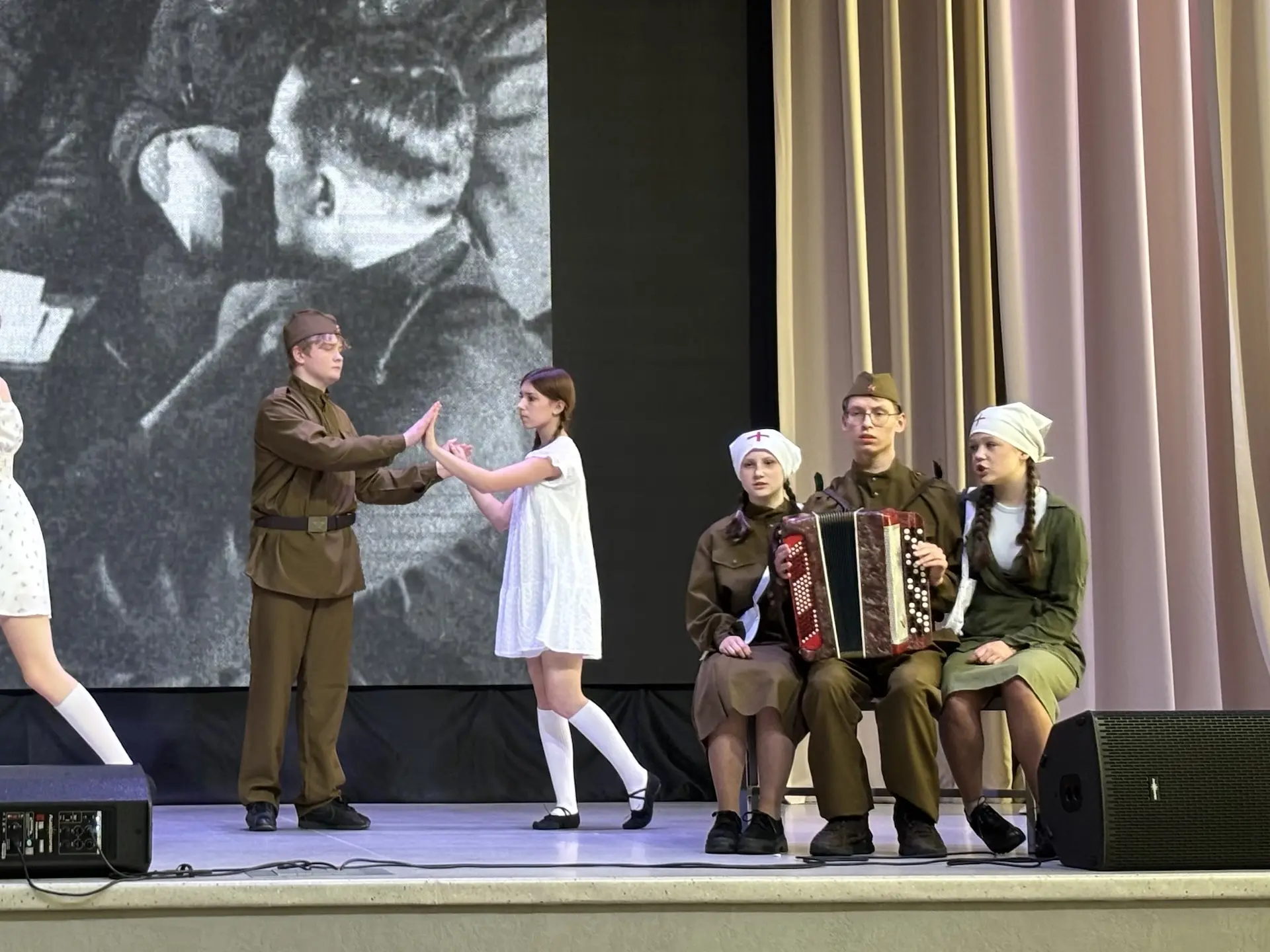 🎶В лицее состоялся фестиваль инсценированной военно-патриотической песни «Строка, опаленная войной»,