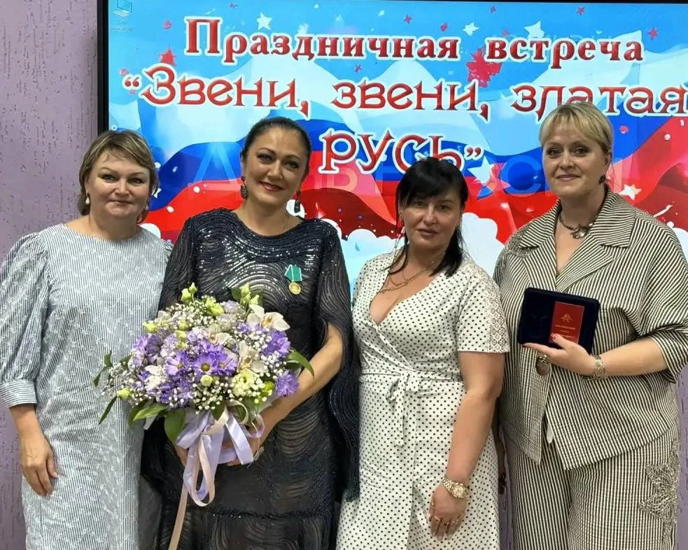 🎼Словом и песней касаясь души

🇸🇮В канун Дня России, в Стаханове состоялась творческая встреча с 