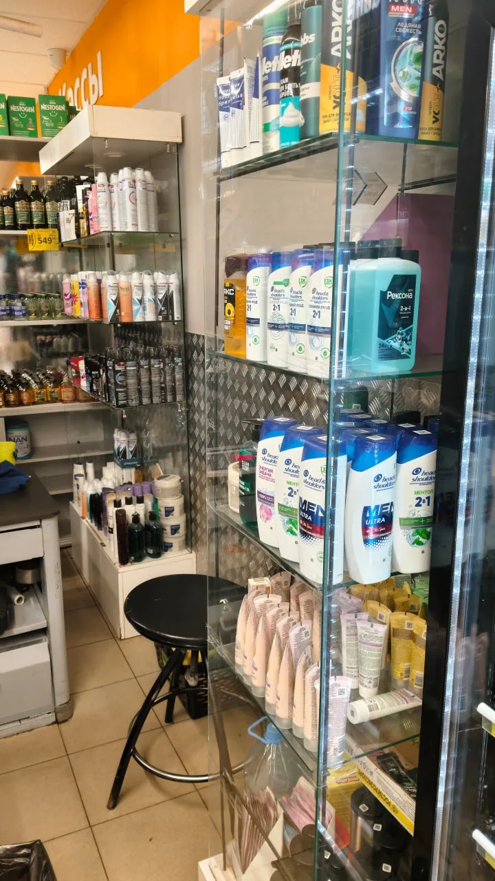 В круглосуточном магазине на Красной Поляне уже давно устали бороться с одной и той же ...