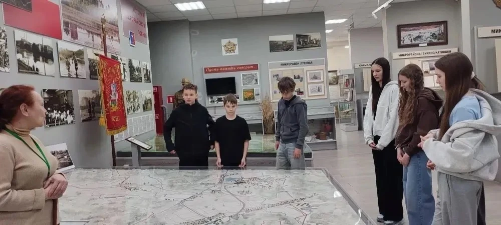 9 апреля учащиеся 7 В класса посетили Музей города, где ребятам рассказывали о микрорайонах Лобни и 