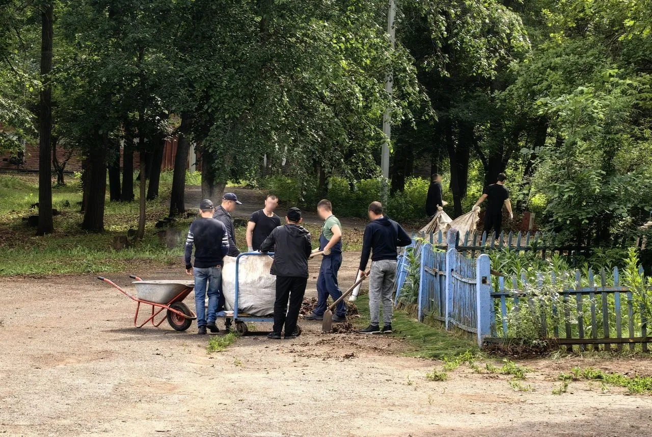 Осуждённые к принудительным работам из УФИЦ при ИК-4 Оренбурга по собственной инициативе оказали вол