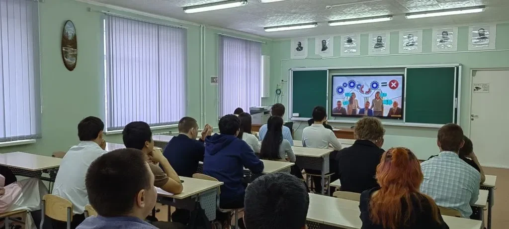 🇷🇺 РАЗГОВОРЫ О ВАЖНОМ 🇷🇺 🗓Утро понедельника 27 апреля 2026 года в нашей школе традиционно началось с