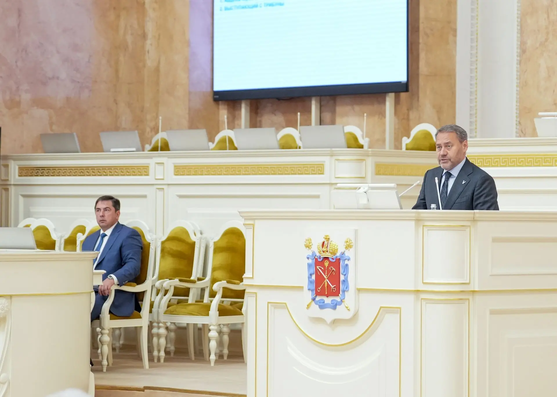 Новый созыв ЗакСобрания Петербурга официально приступил к своим обязанностям. Сегодня в...