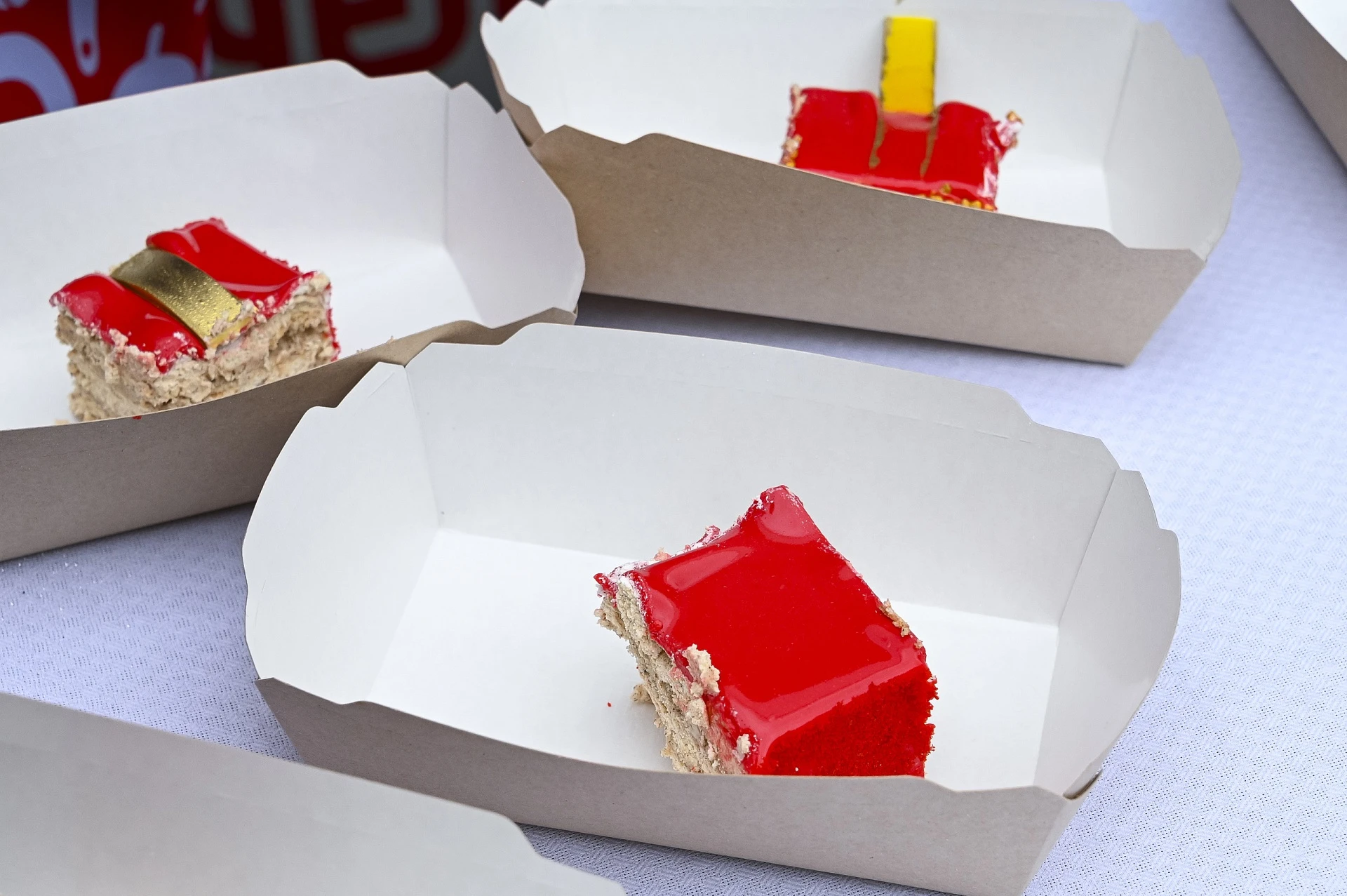 🍰 Гулять так гулять! Гигантский торт приготовили к юбилею Челябинска