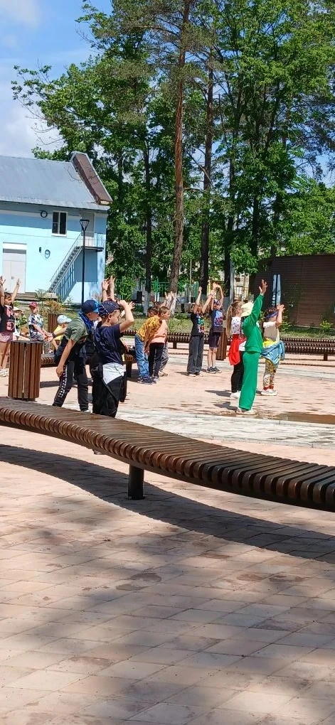 Сегодня получился просто замечательный день! 🌞

Сначала ребята посетили ДК п. Хор, где с удовольств