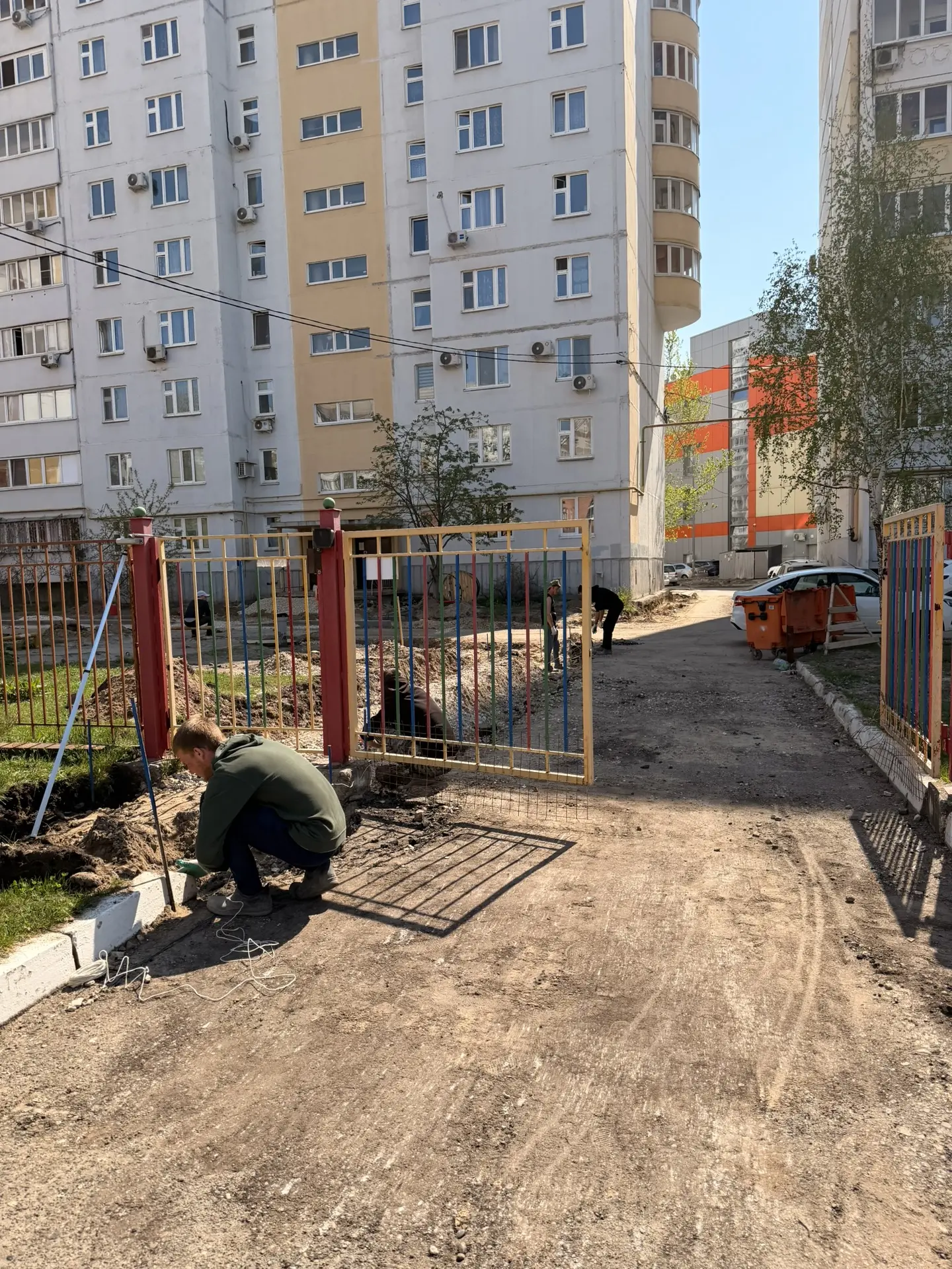 Уважаемые родители ☺️
‼️Огромная просьба сегодня в детский сад заходить через главный вход. Ведутся 