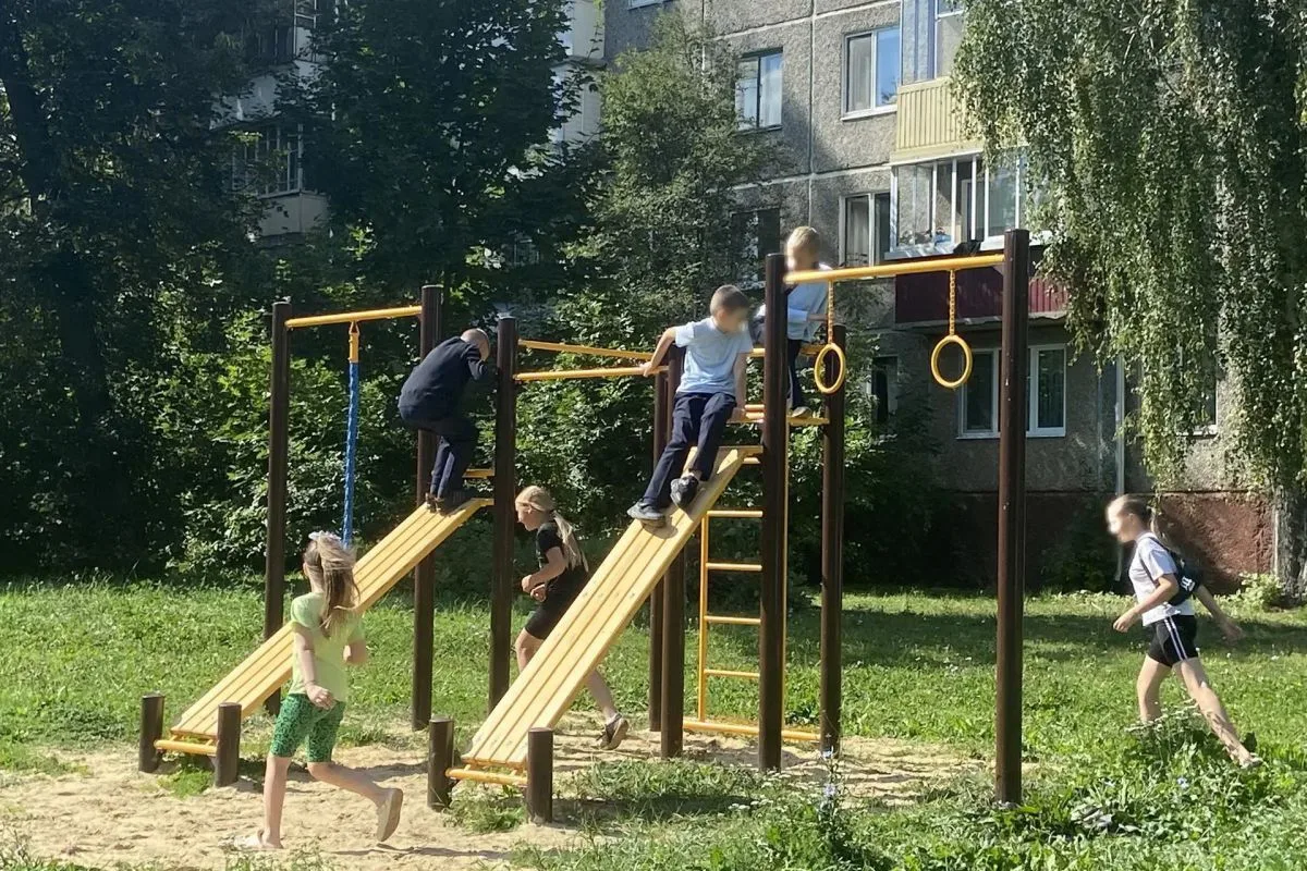 👍В Орловских дворах устанавливают новое игровое оборудование.