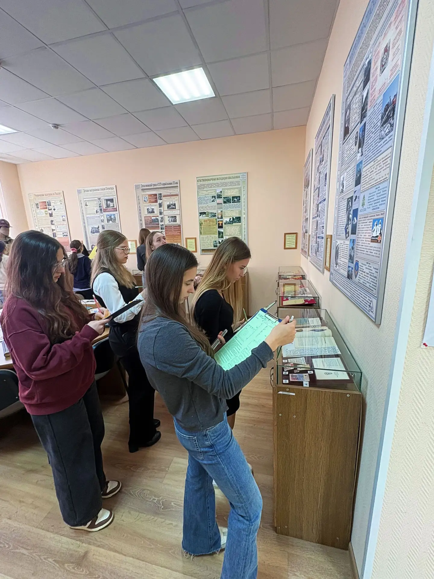 🧭 Студенты кафедры сурдопедагогики познакомились с инклюзивными программами Городской станции юных т