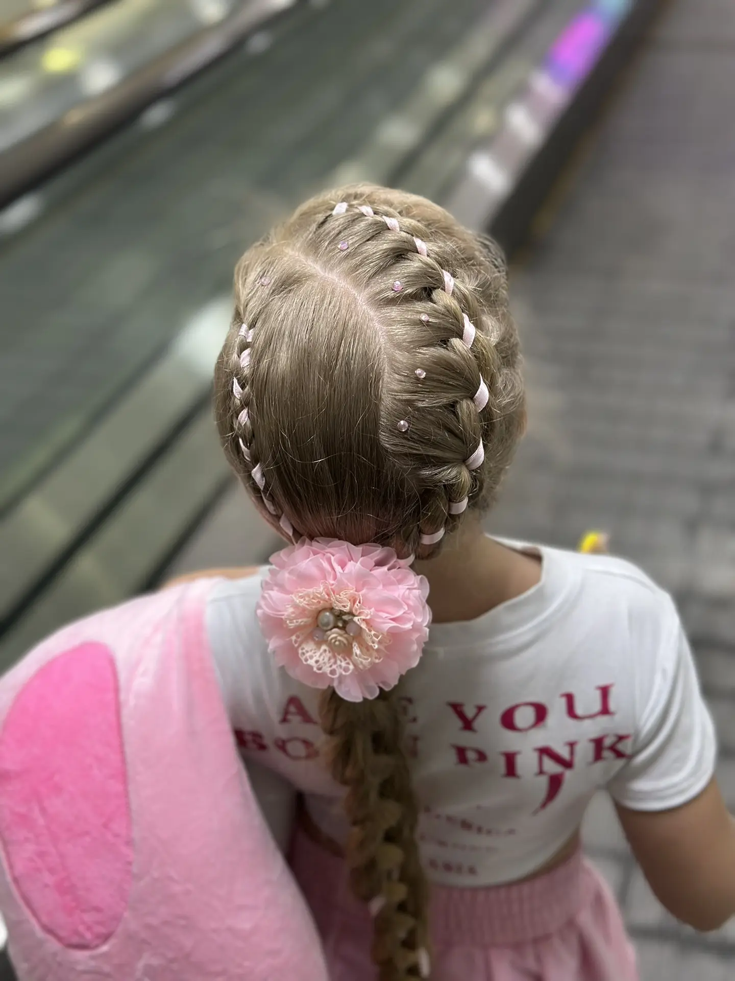 Афина сегодня тусуется на дне рождения 🥳