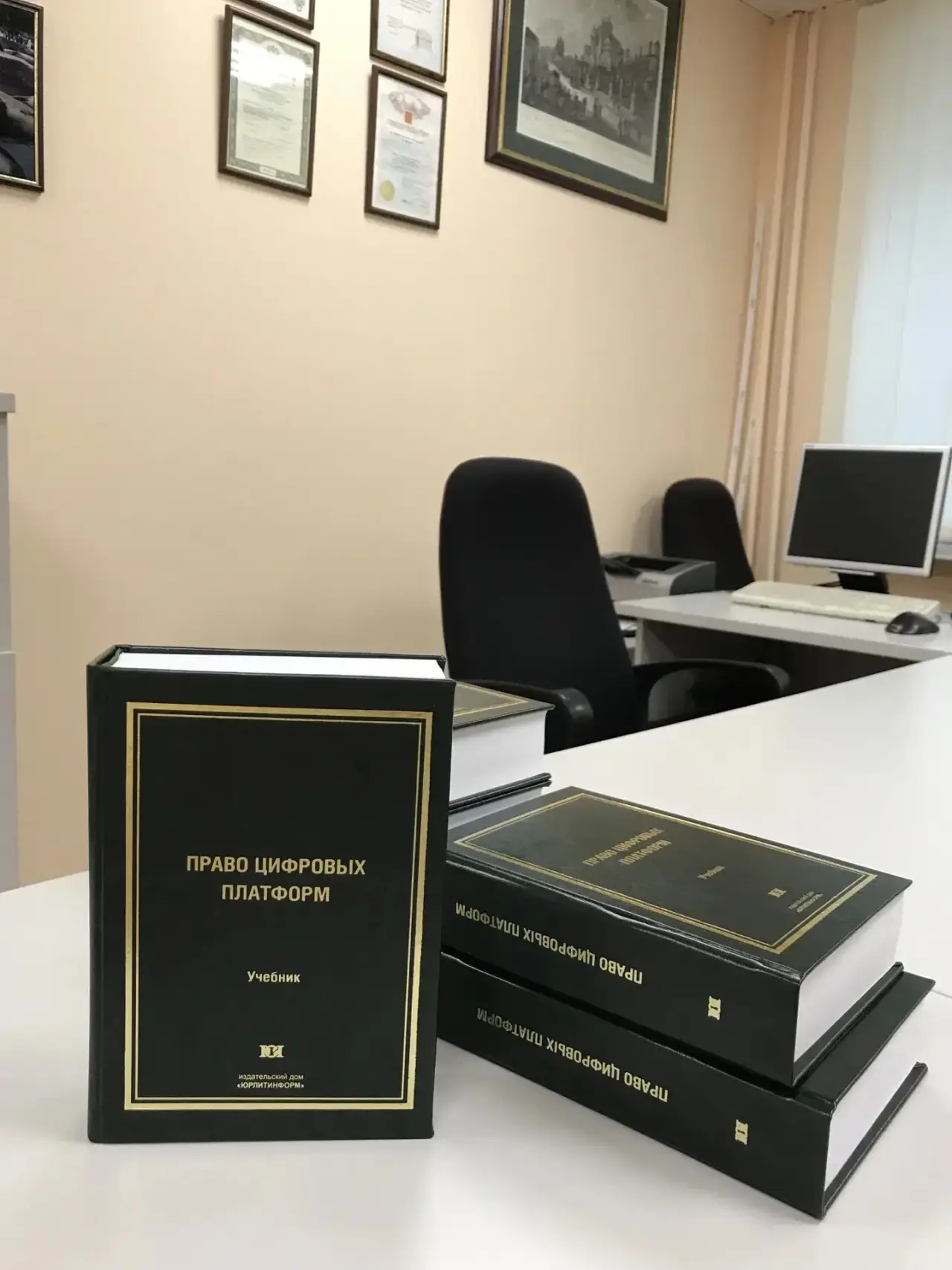 Дорогие друзья!! Ура!! Вышла в свет книга, которую я долго ждала и которой болела после...