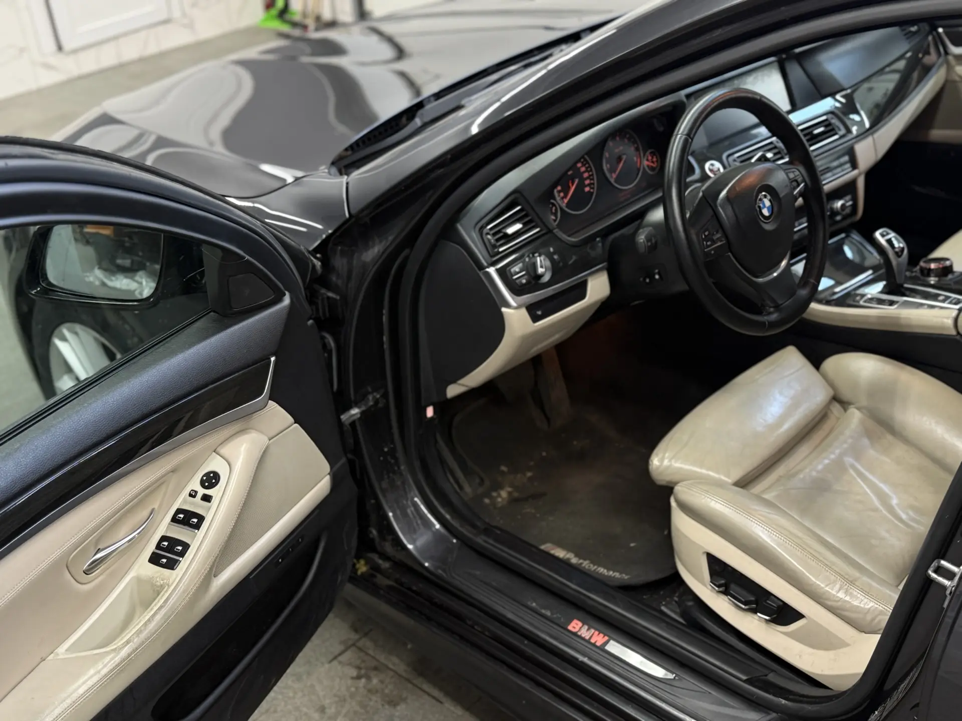 ‼️В ПРОДАЖЕ‼️  BMW SERIE 5 xDrive Год 2011 Мотор 4.4 бензин ⛽️  На 408 лошадок 🐎 Полный привод 🔥 3 з