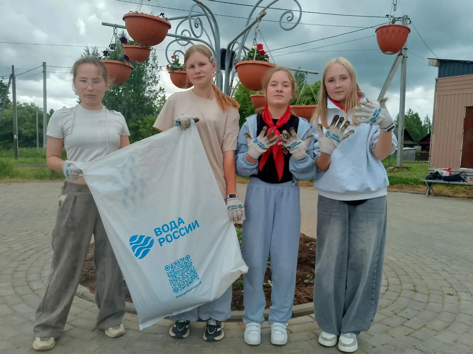 🌿 Трудовой десант: день четвёртый !

Наши трудоустроенные ребята сегодня снова показали себя с лучш