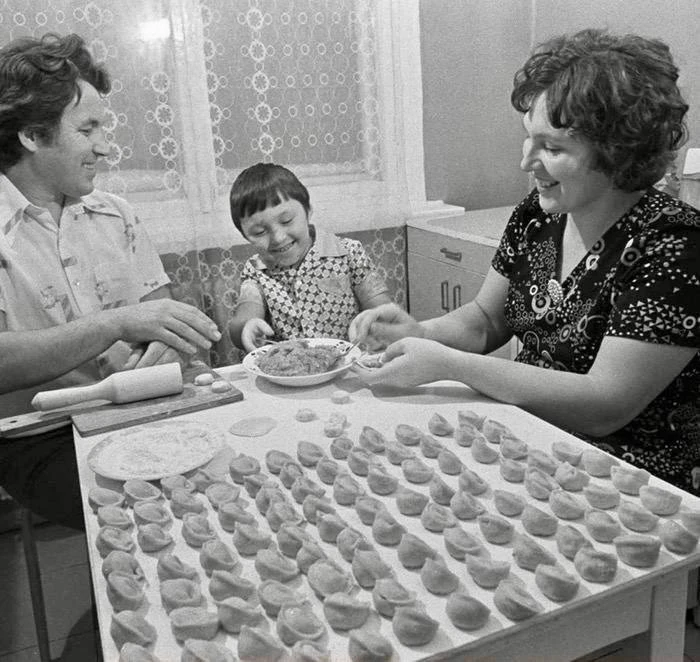 Семейный вечер, 1982