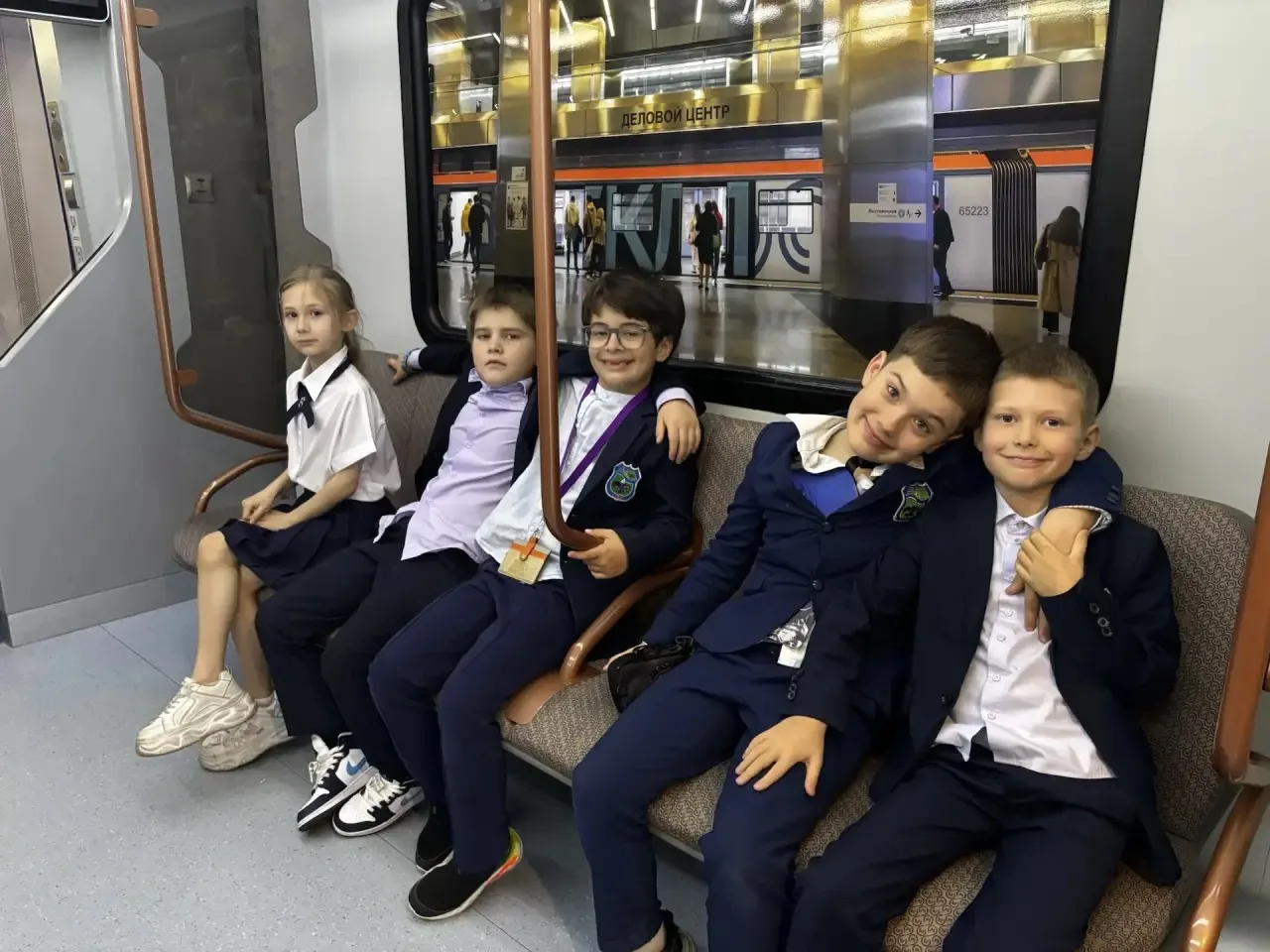 Не просто поездка, а приключение! 🚇  Учащиеся 1 «Б» класса совершили незабываемую поездку в Павильон