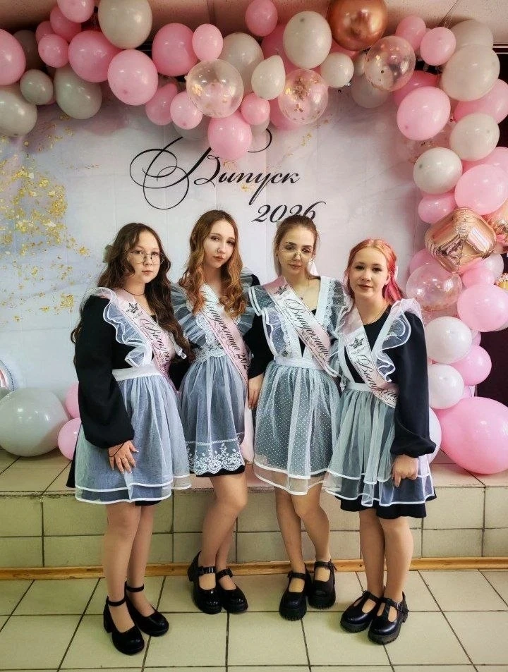 Сегодня для выпускников нашей школы прозвенел последний звонок!