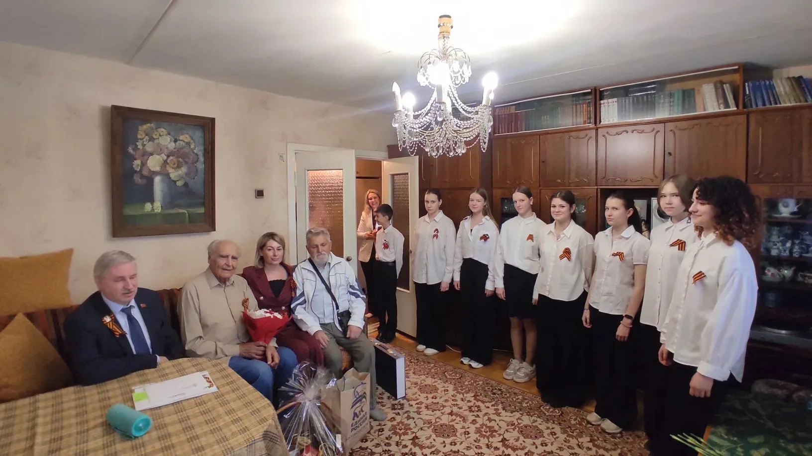 Учащиеся нашей школы с глубоким уважением и благодарностью поздравили Михаила Владимиро...