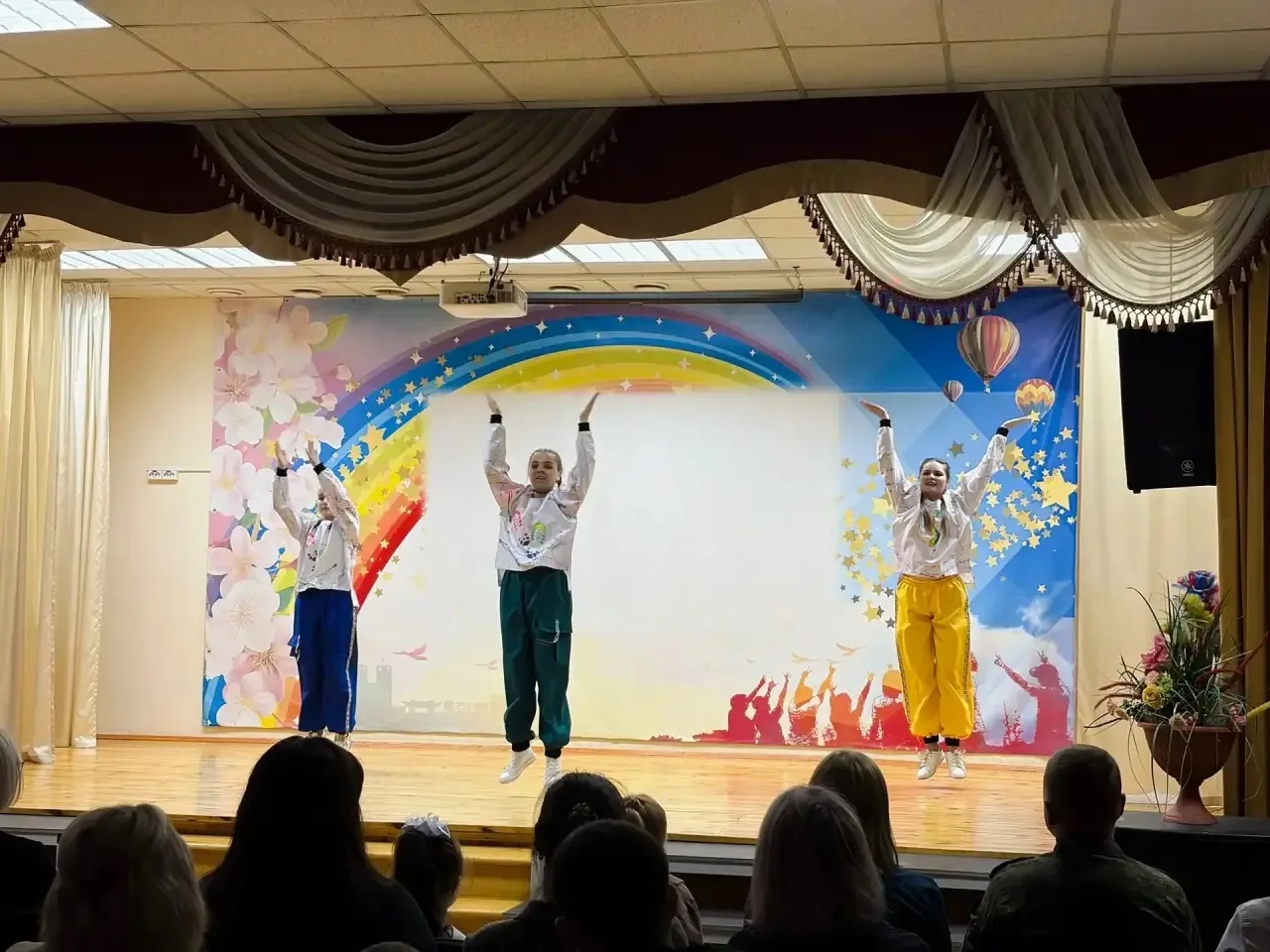 ✨ Отчётный концерт хореографического коллектива «6+5» прошёл в нашей школе — и это было замечательно