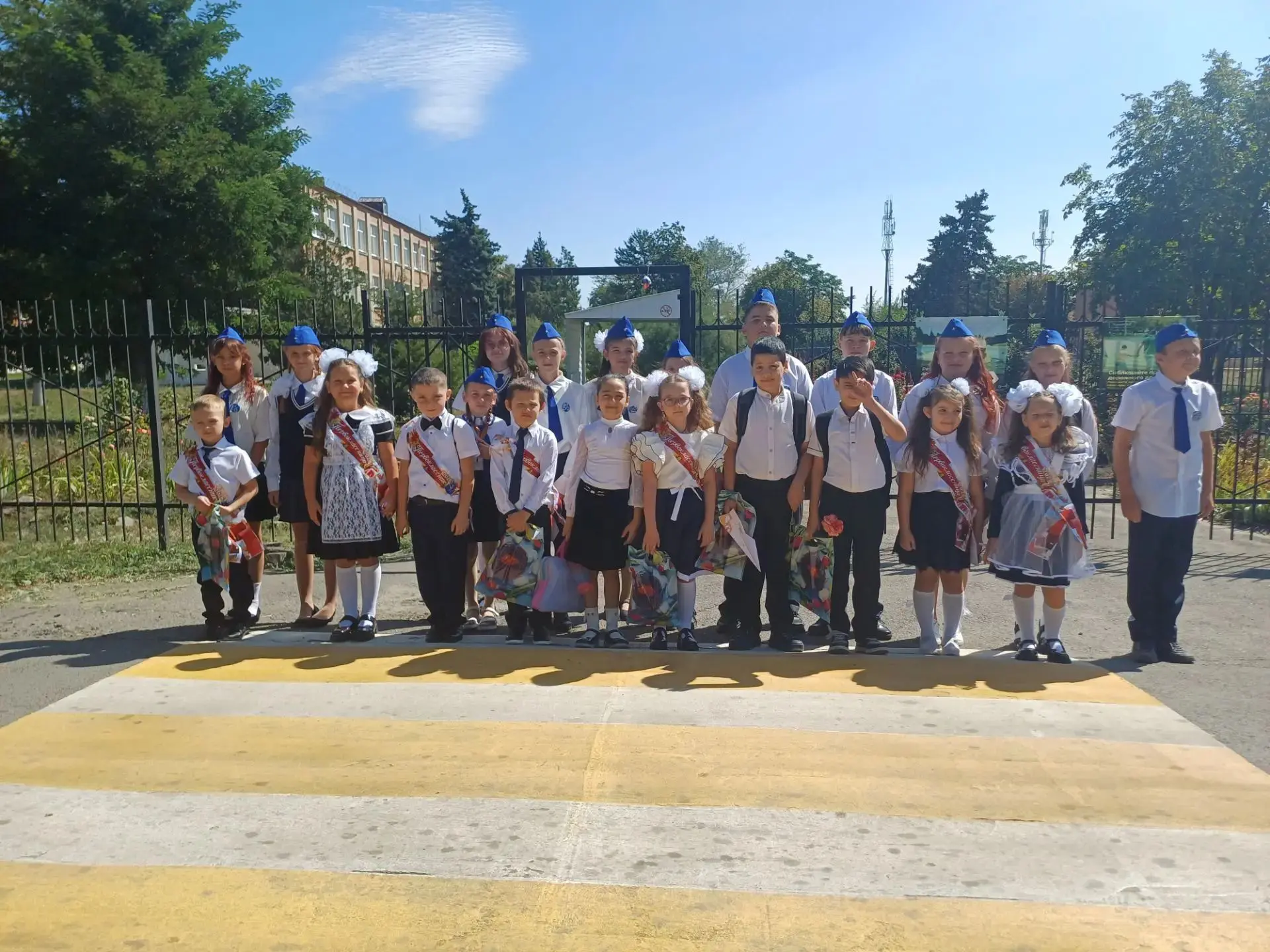 В МБОУ Донской СОШ  в 1  классе, в рамках Недели безопасности  была проведена акция без...