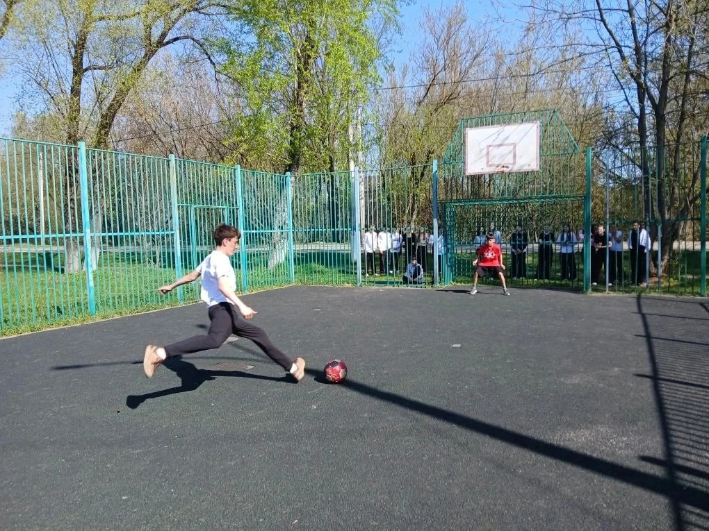 🏐 В нашей школе прошли спортивные мероприятия, посвящённые Дню Победы! 🎖️ Учащиеся приняли участие в