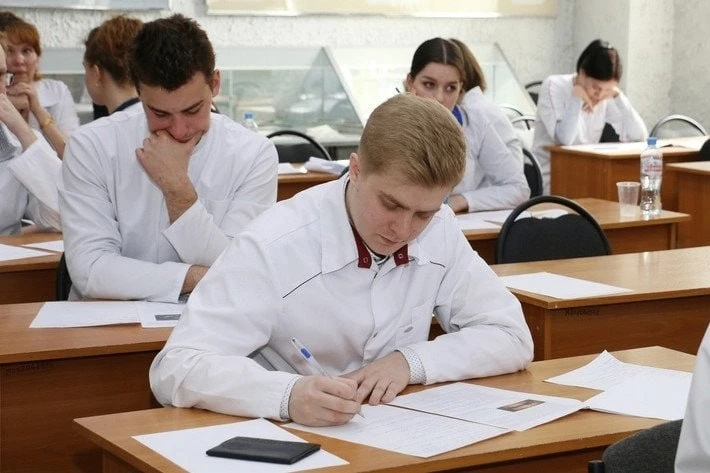 🩺 Вологодчина расширяет меры поддержки для будущих медиков  Представители министерства здравоохранен