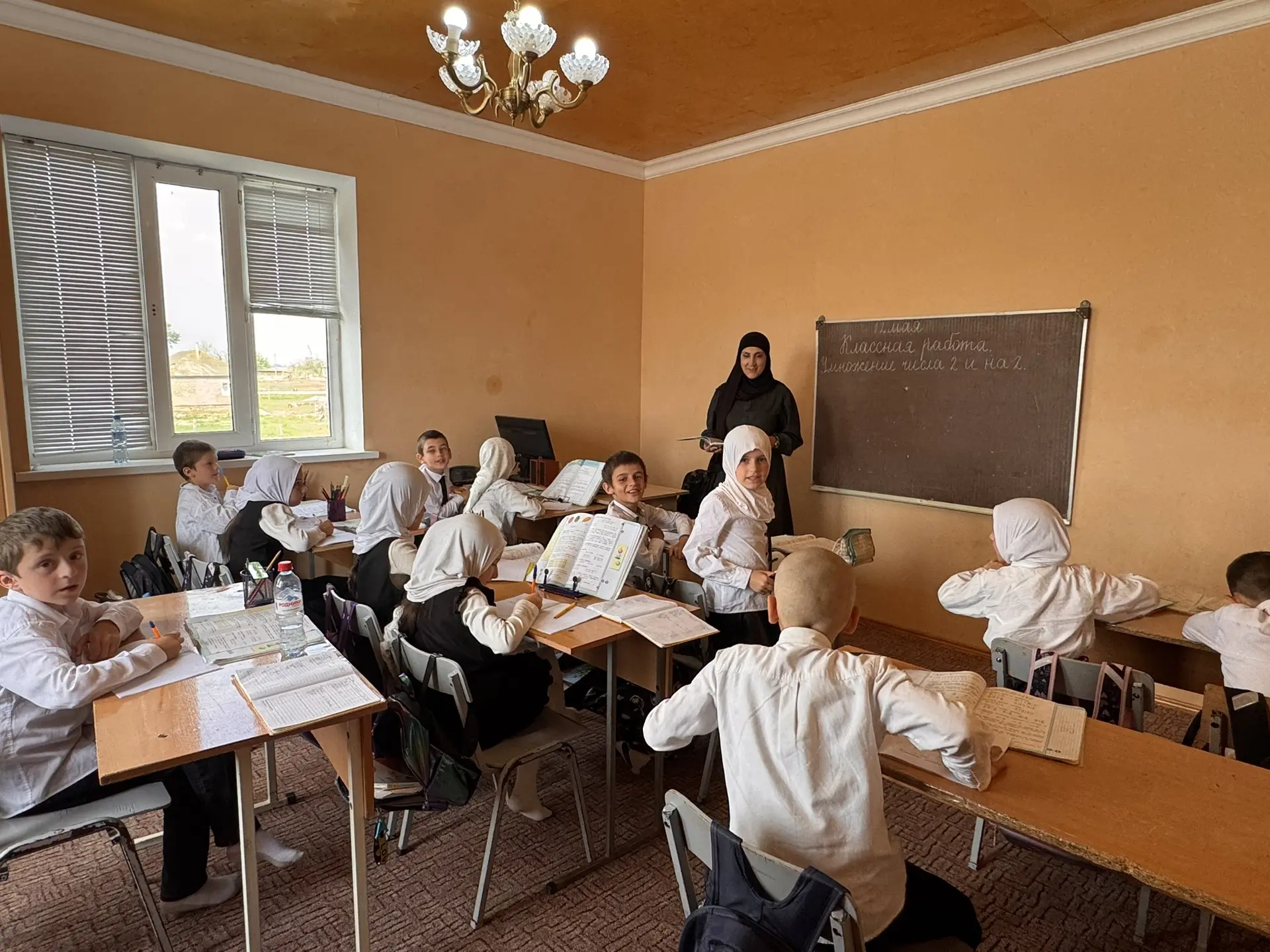 Перед уходом на каникулы 🎒 в каждом классе были проведены классные часы - инструктажи ...