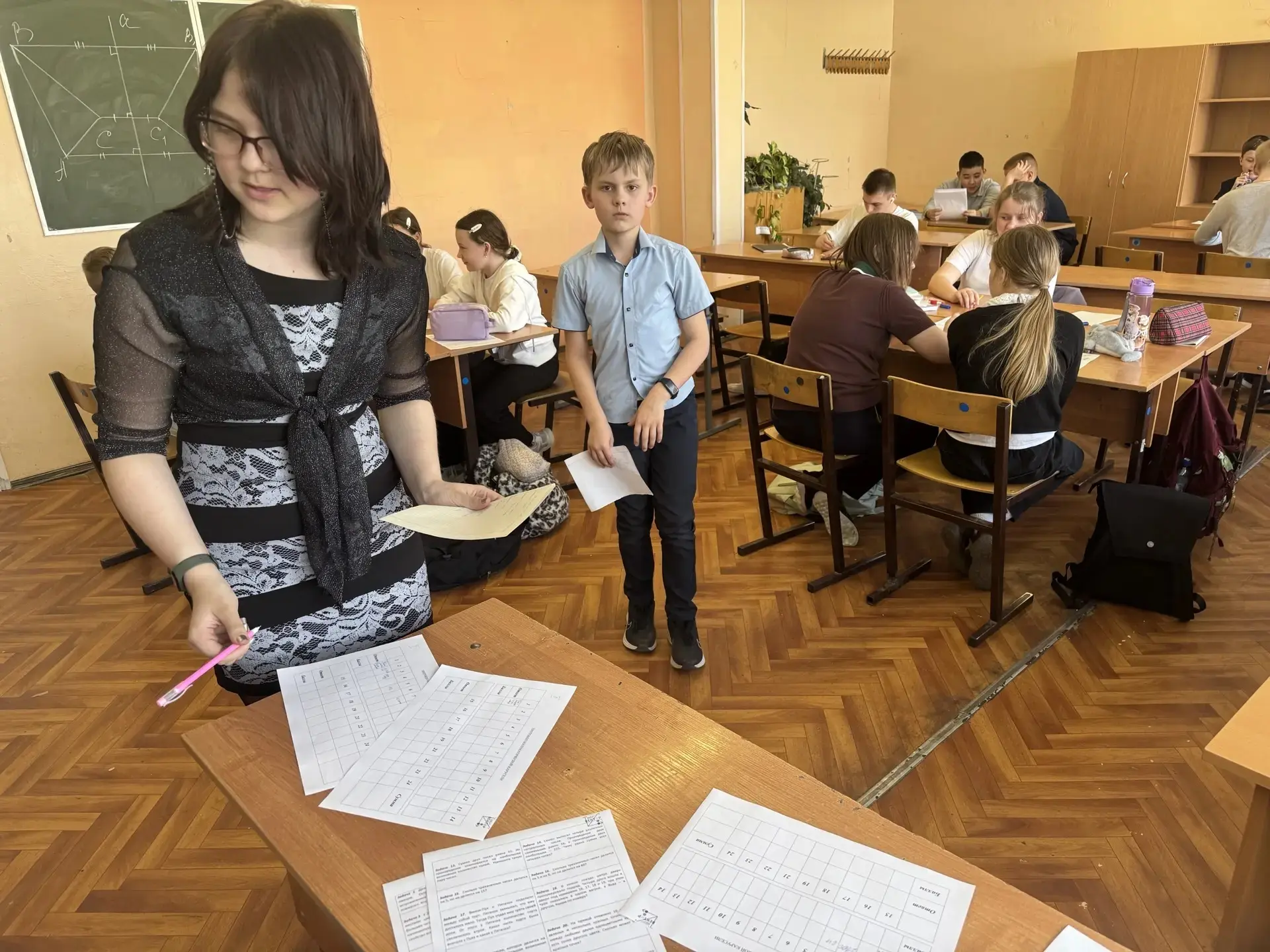 Сегодня, 07.05.2026,  ученики 5 мк класса приняли участие в игре  «Математическая Карусель» . Это иг