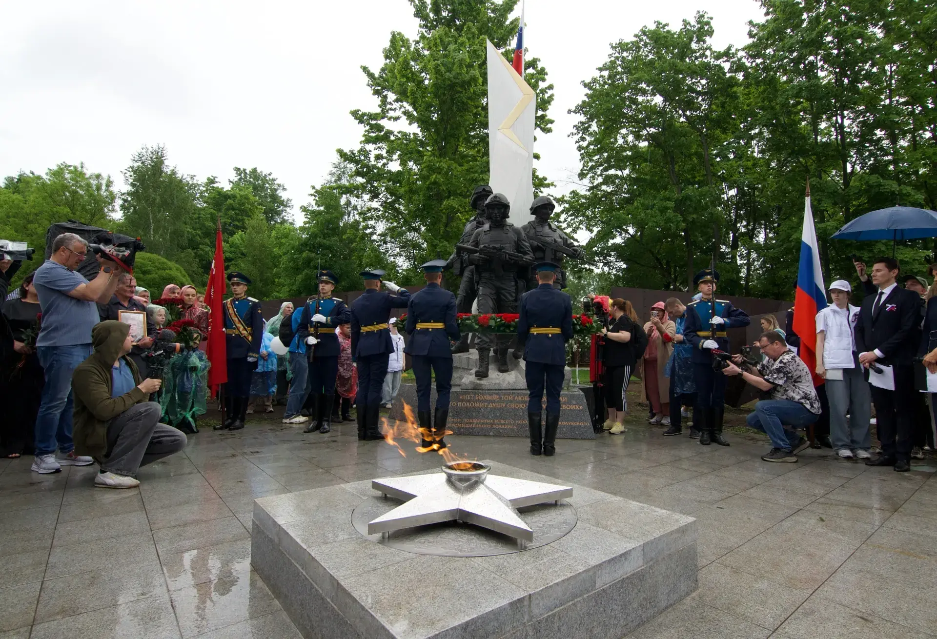 Глава города Великие Луки Николай Козловский на торжественной церемонии открытия Мемориального парка