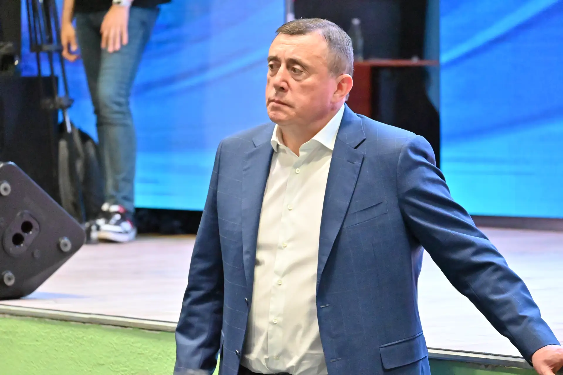 В ходе встречи главы региона Валерия Лимаренко с жителями Курильского округа были подня...