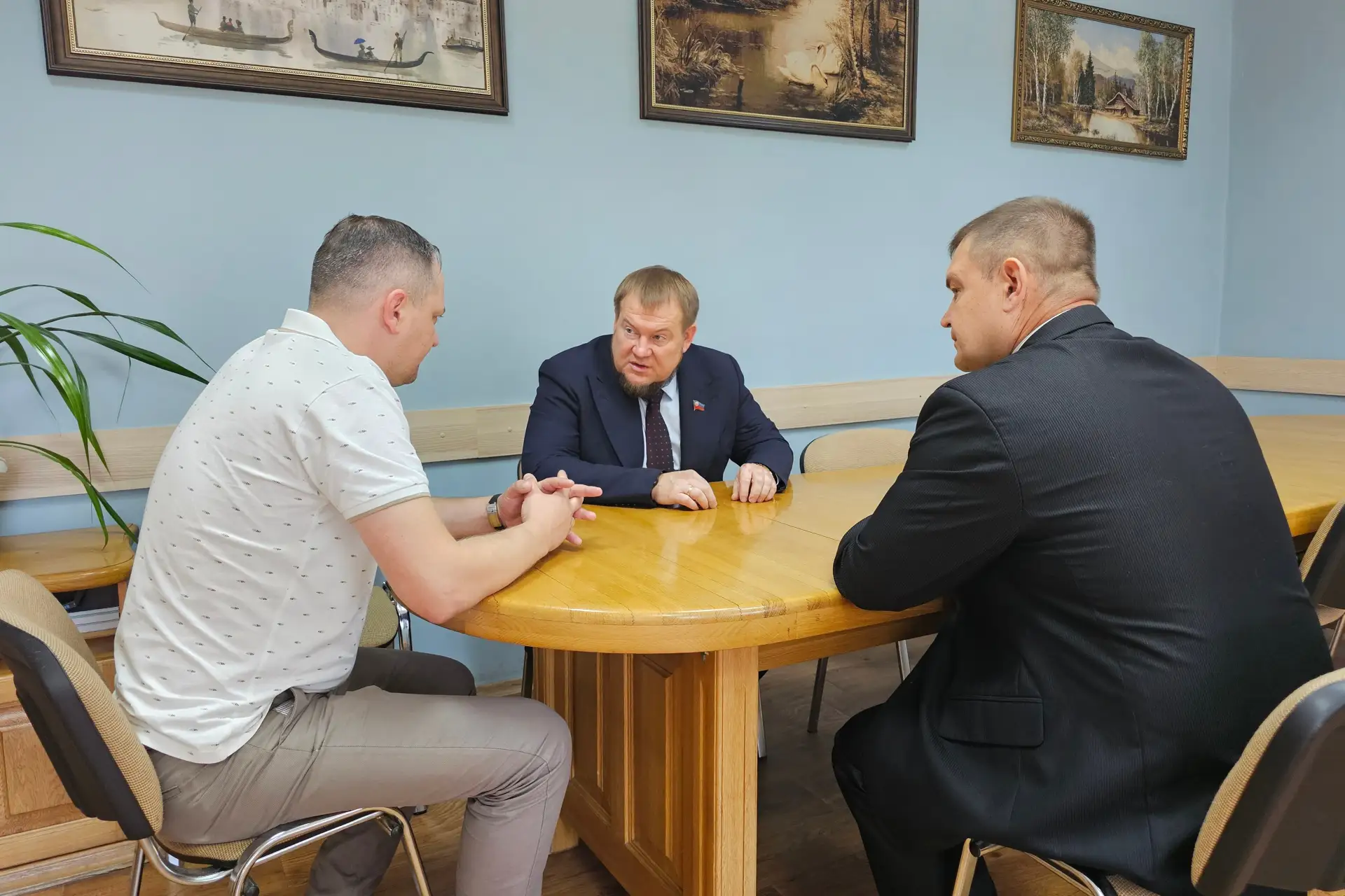 🚰 Андрей Сопельник и Денис Колесников провели рабочую встречу с директором Южного управления «Луган