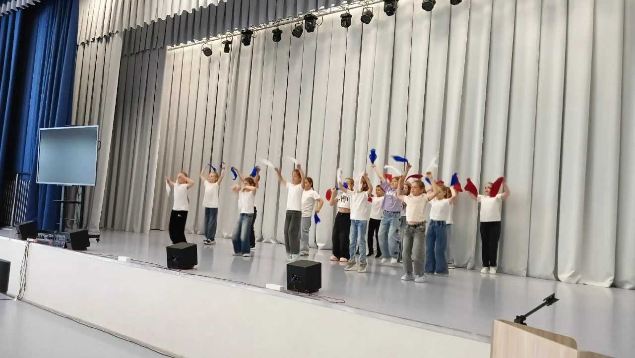 День России в «Острове детства»: звонко, душевно, по-нашему! ❤️
Сегодня в лагере «Остров детства» в 