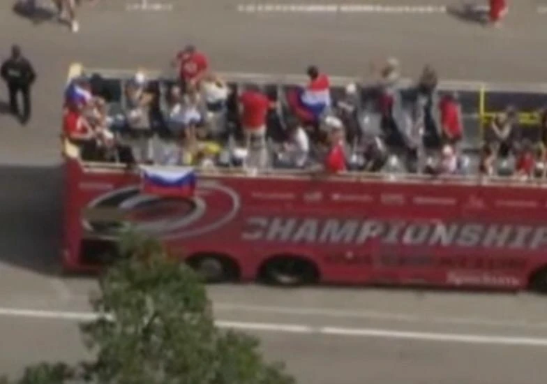 🇷🇺 Российские флаги на чемпионском параде в Роли