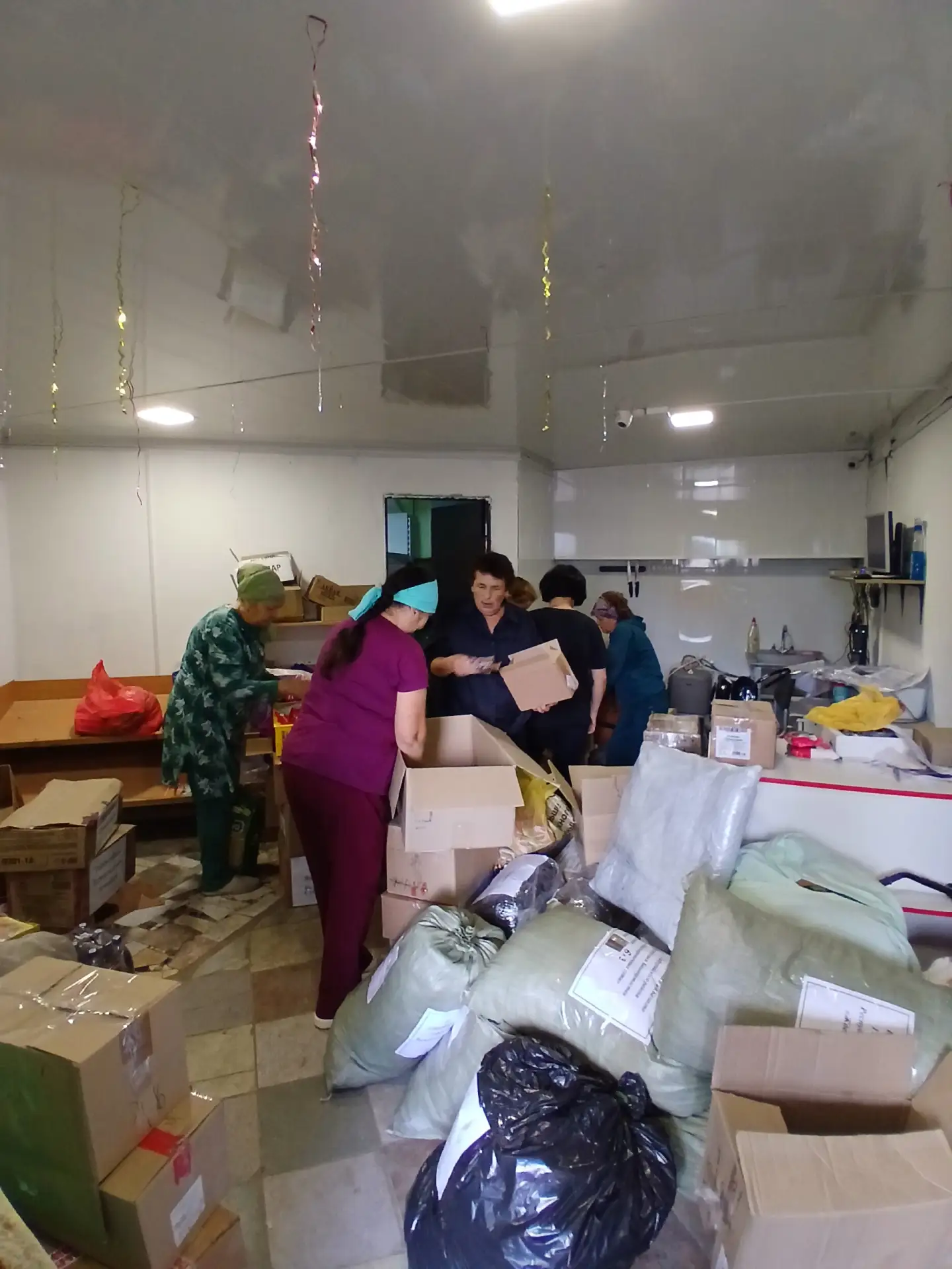 Посылки для защитников

Совместными усилиями волонтёров штаба им. М. Шаймуратова и объединения «Надё