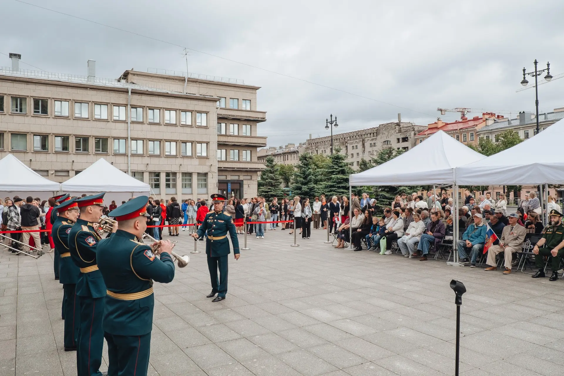 В Московском районе торжественно отметили День Государственного флага Российской Федерации