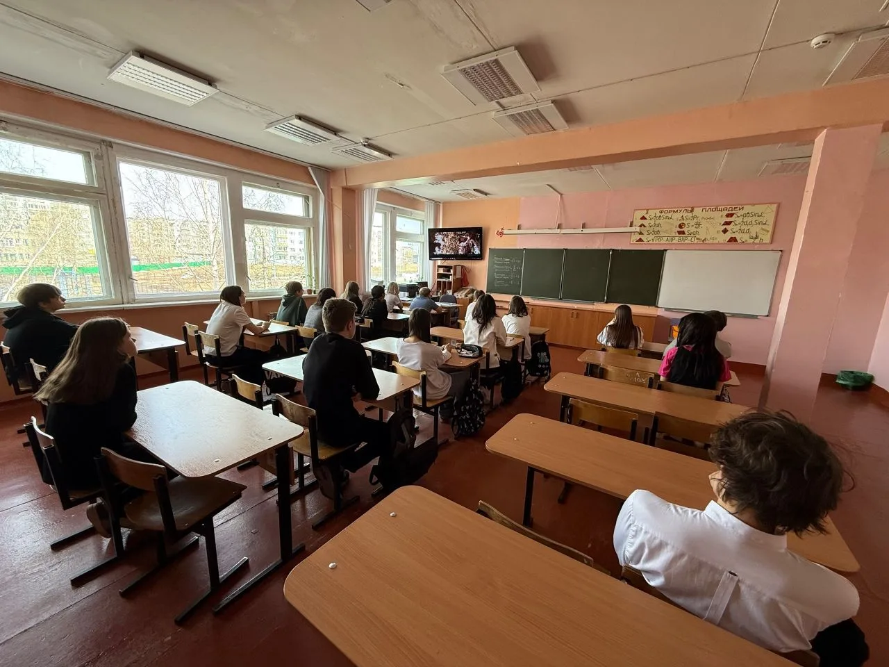 В нашей школе в рамках Недели психологии в 7Б и 7Г классах прошло  очередное занятие из...