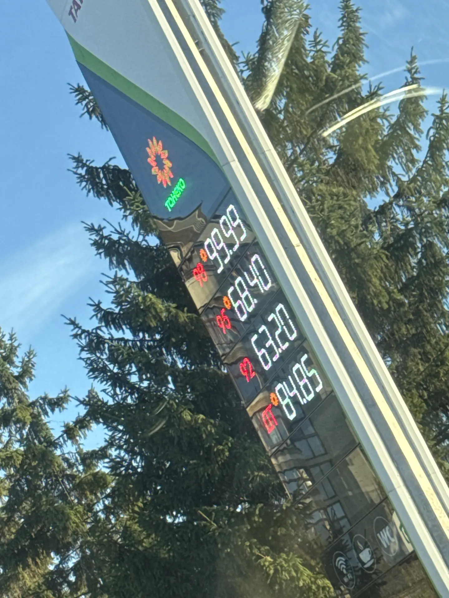 Татнефть на вахитова. Очередь ~15-20 машин