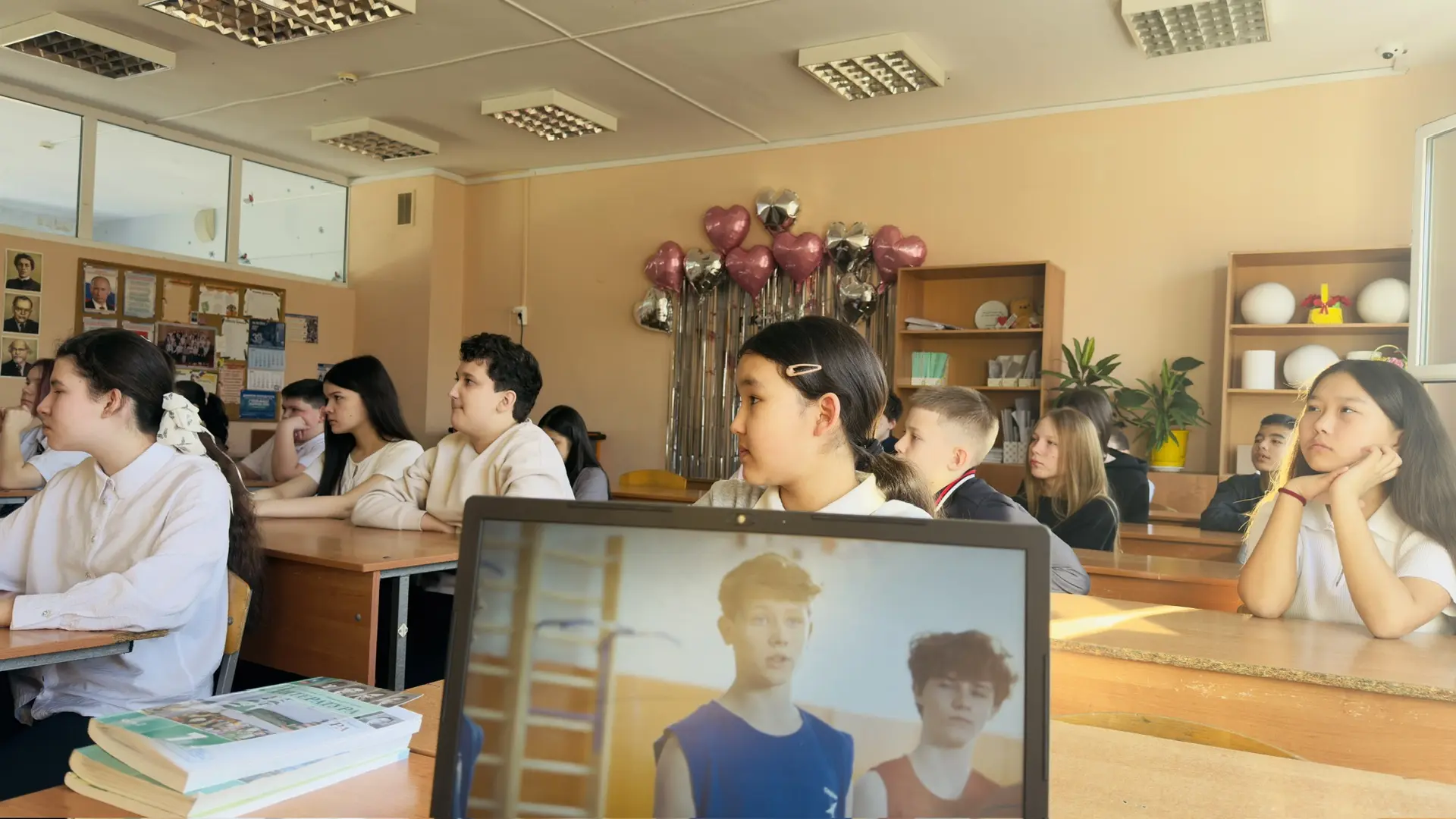 🏫 В нашей школе последний понедельник перед каникулами начинается с разговоров о важном. Сегодня оче