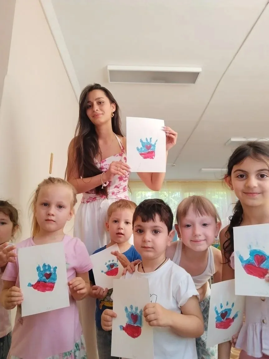 🇷🇺 С Днём России! 🇷🇺

Наш детский сад наполнился улыбками, флагами и любовью к Родине! ❤️

Пусть