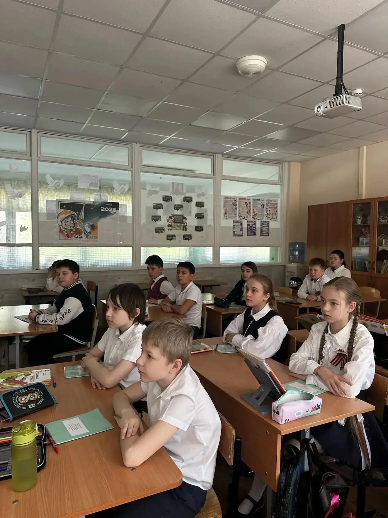 «Подвиг учителя на войне»  Ученики  8 «Г» и 9 «Г» классов провели для ребят начальной школы мероприя